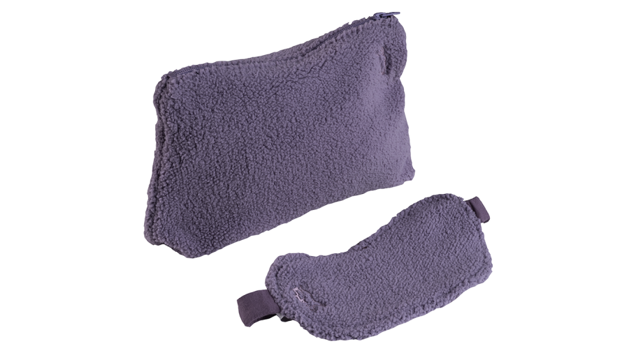 Dit zacht slaapmasker van Sleepy by Eskimo is helemaal uniek! Sleepy ontwierp samen met het Belgische modemerk Eskimo een collectie nachtmode die alleen bij Sleepworld verkrijgbaar is. De trendy kleur maakt het gezellig zachte masker een must have voor de