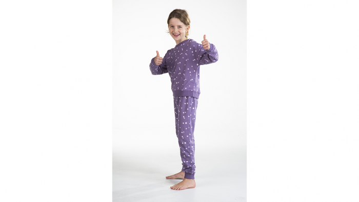 Deze warme pyjama Sterre van Sleepy by Eskimo is helemaal uniek! Sleepy ontwierp samen met het Belgische modemerk Eskimo een collectie nachtmode die alleen bij Sleepworld verkrijgbaar is. De trendy kleur en leuke print maken de pyjama een must have voor d