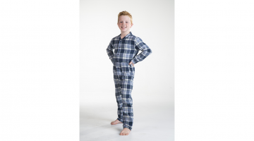 Deze warme pyjama PAT van Sleepy by Eskimo is helemaal uniek! Sleepy ontwierp samen met het Belgische modemerk Eskimo een collectie nachtmode die alleen bij Sleepworld verkrijgbaar is. De trendy kleur en leuke print maken de pyjama een must have voor deze