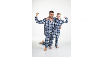 Deze warme pyjama PAT van Sleepy by Eskimo is helemaal uniek! Sleepy ontwierp samen met het Belgische modemerk Eskimo een collectie nachtmode die alleen bij Sleepworld verkrijgbaar is. De trendy kleur en leuke print maken de pyjama een must have voor deze
