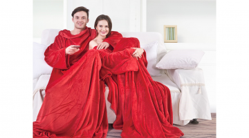Onze dekens, gemaakt van de hoogste kwaliteit Fleece, zijn super zacht en aangenaam om aan te raken.  Deze Lazy Plaid kan je als peignoir dragen, maar ook omgekeerd als je in de zetel zit.  Zo blijf je lekker warm tijdens de koude winterdagen.
