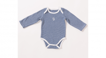 EDEN setje van 3 baby bodies van Eskimo.  Deze bodies houden je baby warm!  Ontdek deze leuke set van 3 bodies in natuurlijk katoen interlock.  Met lange mouwen, sluiting met 3 drukknopen aan het kruis.  Allen zijn ze mooi afgebiesd met een contrastkleur.