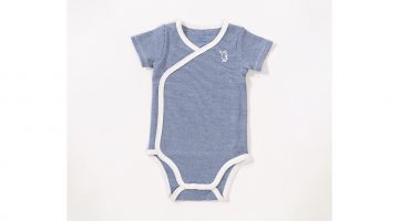 EDEN setje van 3 baby bodies met korte mouwen van Eskimo.  Deze bodies houden je baby warm!  Ontdek deze leuke set van 3 bodies in natuurlijk katoen interlock.  Met korte mouwen, gekruiste sluiting met drukknopen aan de voorkant, 3 drukknopen aan het krui