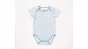 Ellis setje van 3 baby bodies van Eskimo.  Deze bodies houden je baby warm!  Ontdek deze leuke set van 3 bodies in natuurlijk katoen interlock.  Met lange mouwen, Sluiting met 3 drukknopen aan het kruis.  Aqua gestreept met klein allover printje en contra