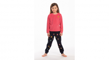 De KATO pyjama van Eskimo voor meisjes van 2 tot 12 jaar is gemaakt in een zachte badstof.  Het T-shirt heeft lange mouwen en ronde hals met schoudersluiting.  De broek is een recht model met elastische tailleband.  Er is een elastische aansluitende boord