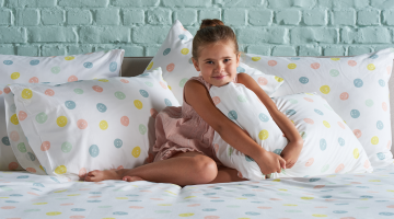 Dekbedovertrek Smiley Flanel van Passion Home Linen is super vrolijk met veelkleurige smiley emoji's, in 100% zacht katoen flanel.  Hier wordt iedereen vrolijk van!